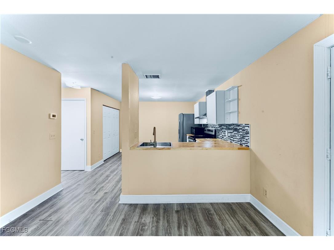 210 Charlotte Avenue Fort Myers FL 33916 2025017685 image3