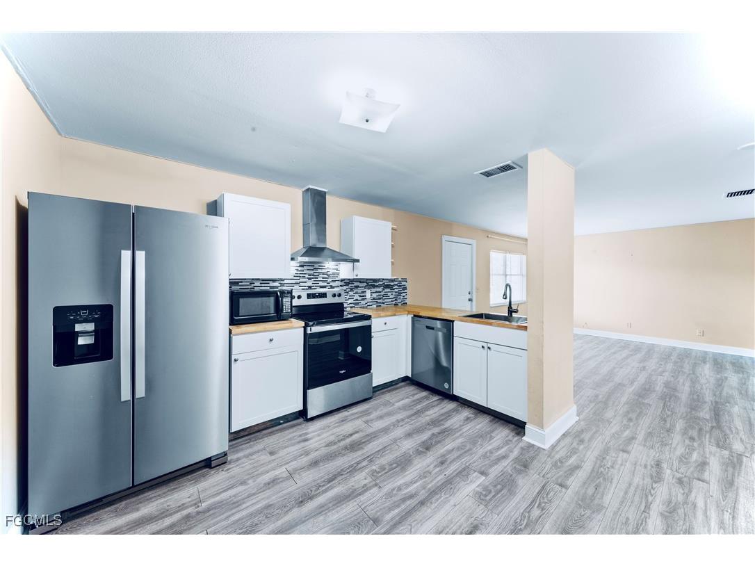 210 Charlotte Avenue Fort Myers FL 33916 2025017685 image4