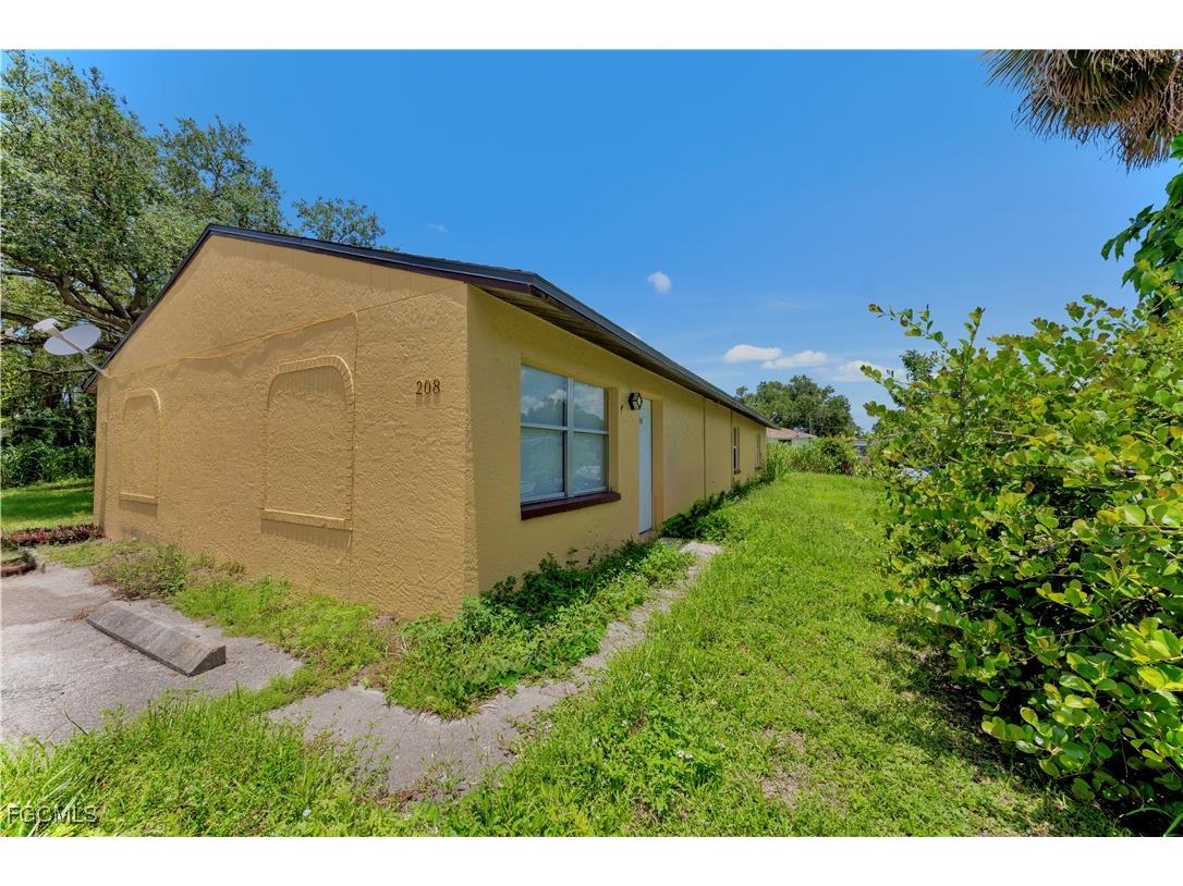 210 Charlotte Avenue Fort Myers FL 33916 2026005995 image1