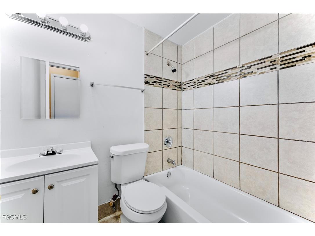 210 Charlotte Avenue Fort Myers FL 33916 2026005995 image9