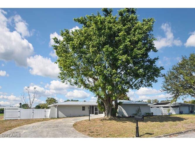 210 Daleview Avenue Lehigh Acres FL 33936 223023886 image1