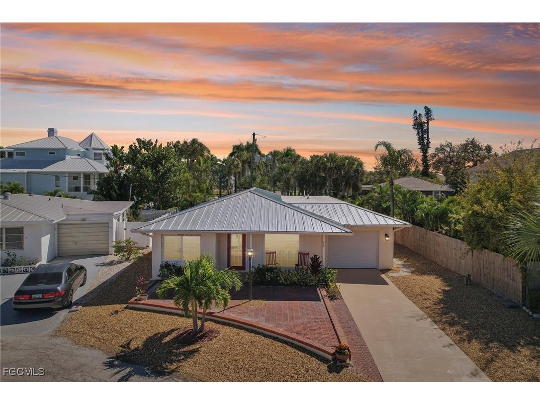 210 Hibiscus Drive Fort Myers Beach FL 33931 2025020914 image1