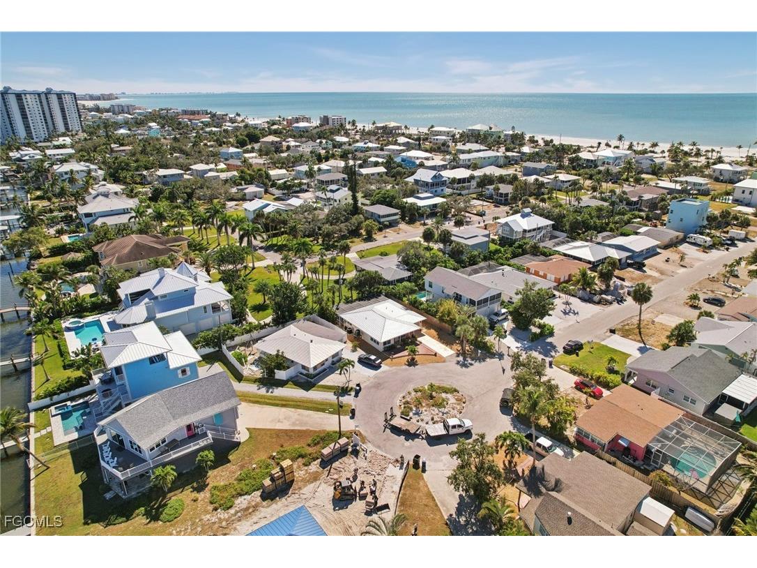 210 Hibiscus Drive Fort Myers Beach FL 33931 2025020914 image33