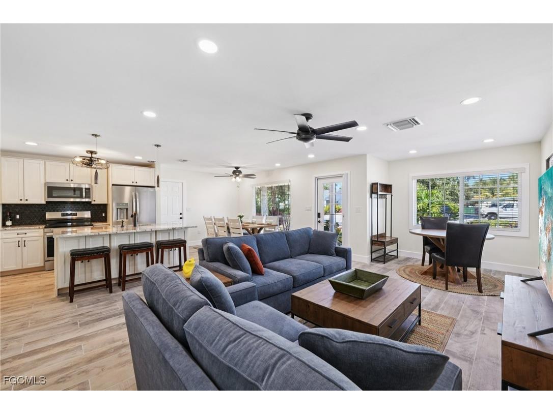 210 Hibiscus Drive Fort Myers Beach FL 33931 2025020914 image4