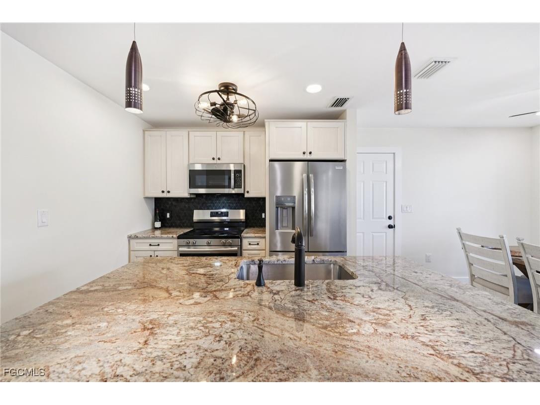 210 Hibiscus Drive Fort Myers Beach FL 33931 2025020914 image5