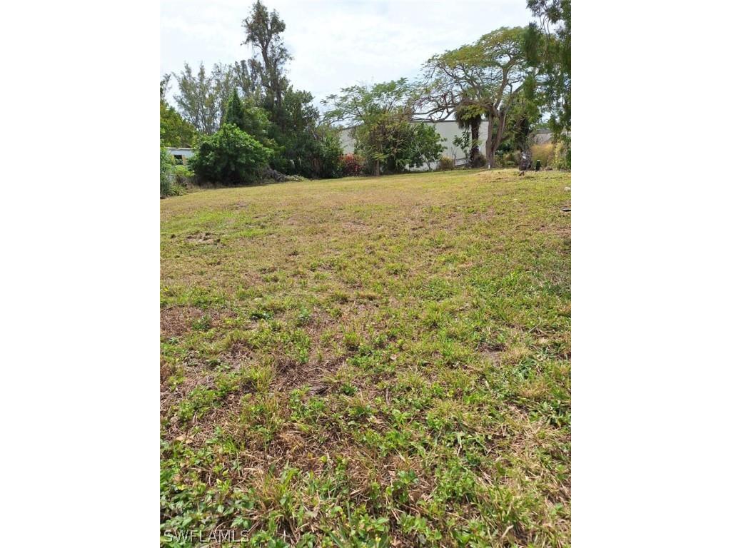 2100 Flowers Drive Fort Myers FL 33907 224057756 image1