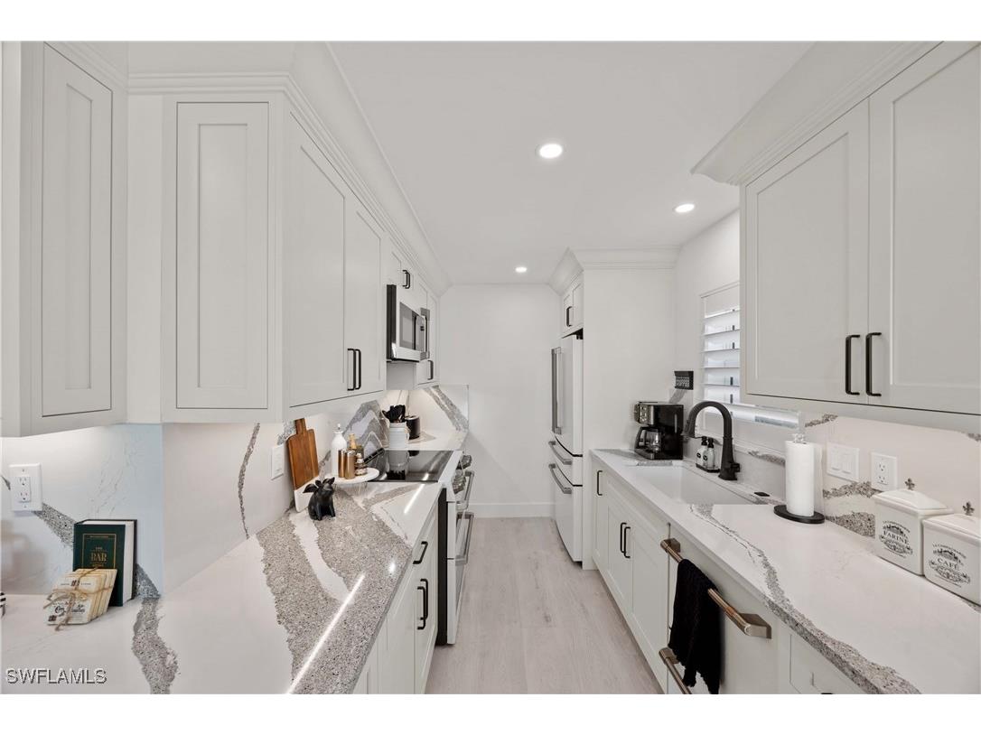 2100 Gulf Shore Boulevard N #101 Naples FL 34102 225074868 image8