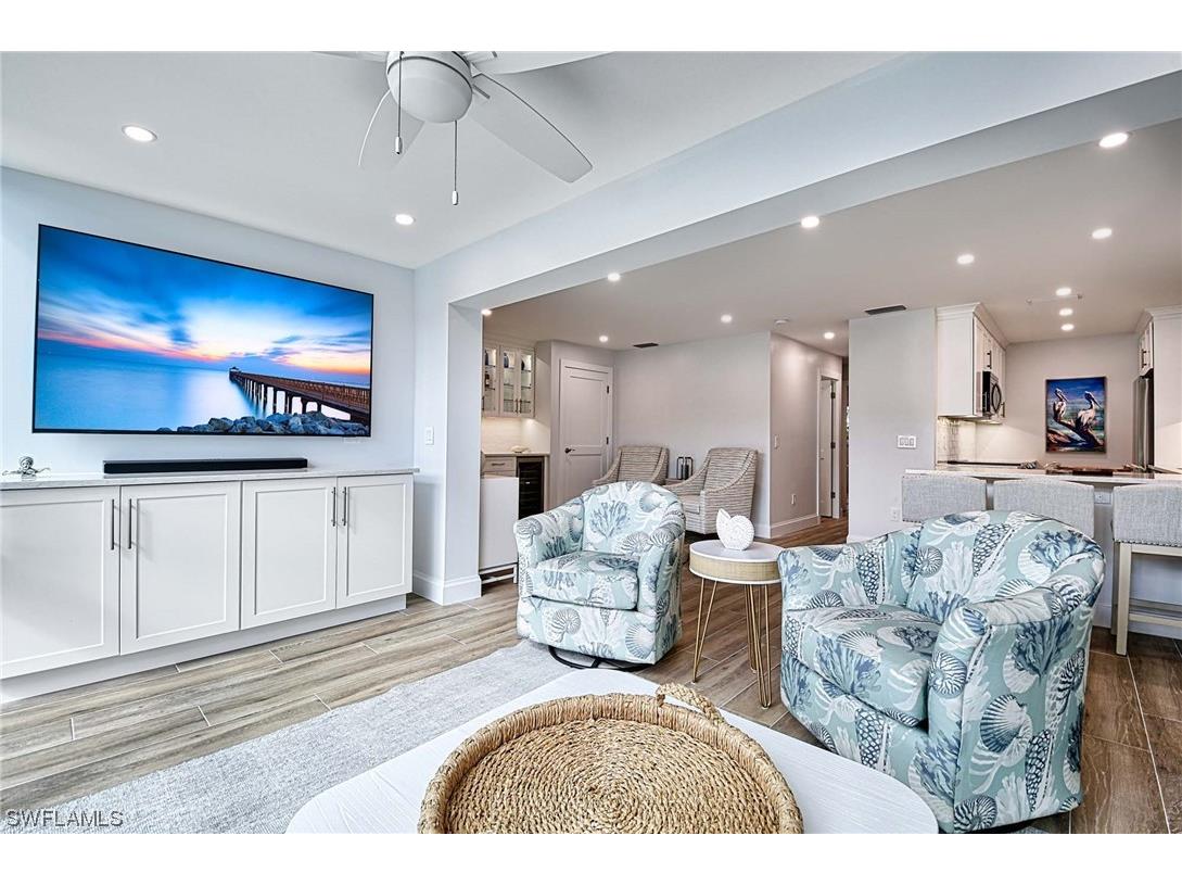 2100 Gulf Shore Boulevard N #107 Naples FL 34102 224009857 image1