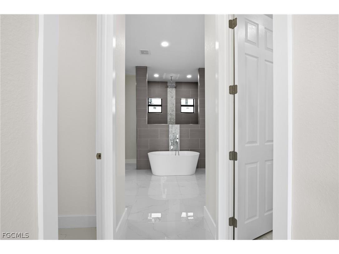 2100 NW 21st Street Cape Coral FL 33993 2025011843 image12