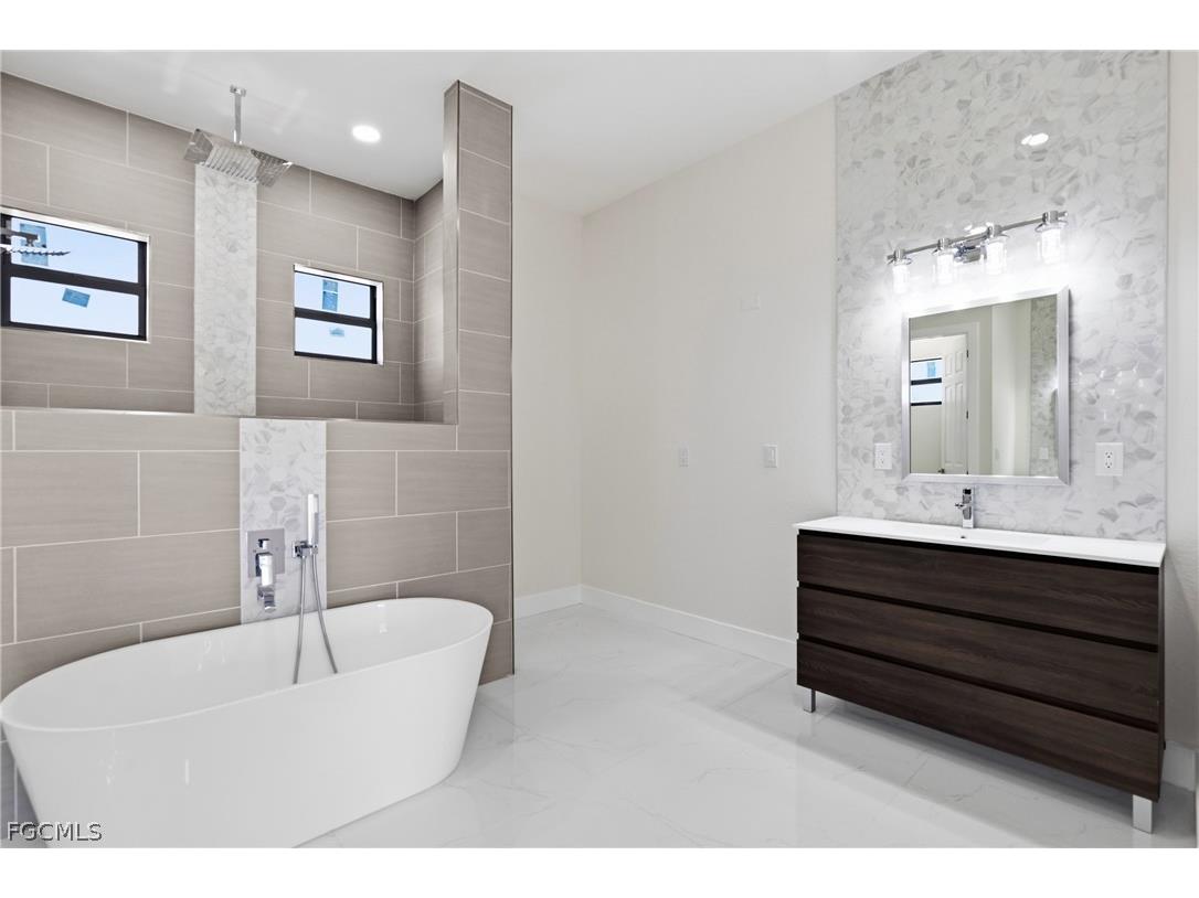 2100 NW 21st Street Cape Coral FL 33993 2025011843 image13