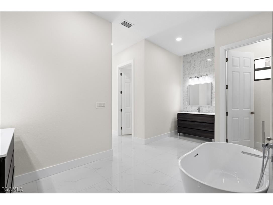 2100 NW 21st Street Cape Coral FL 33993 2025011843 image15