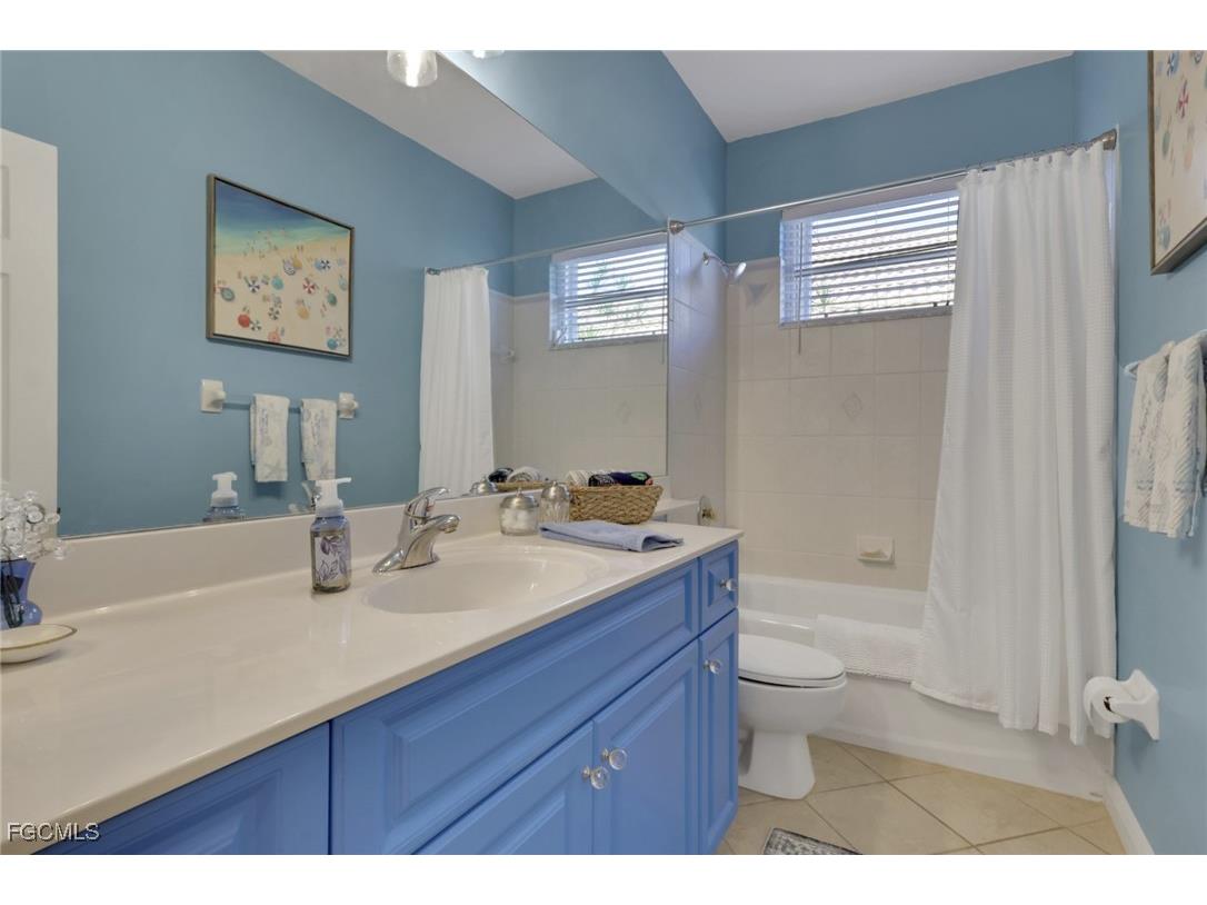 2100 Rio Nuevo Drive North Fort Myers FL 33917 2025018823 image27