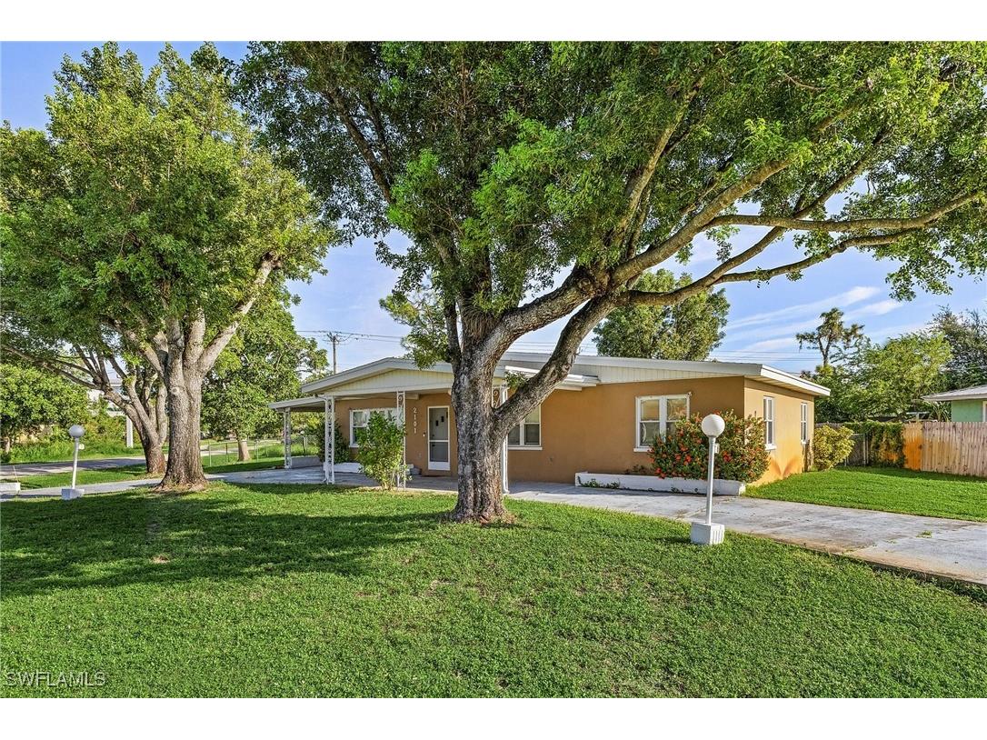 2101 Dover Avenue Fort Myers FL 33907 224079250 image1