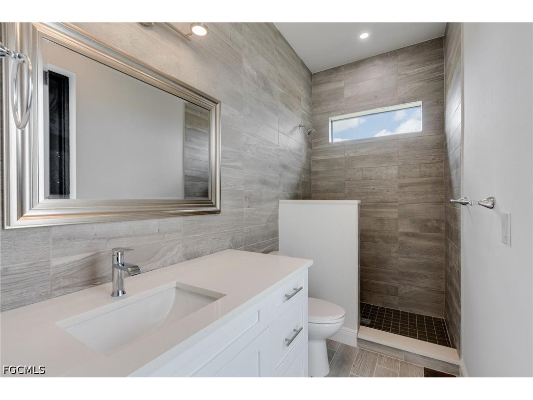 2101 NW 8th Terrace Cape Coral FL 33993 2026014527 image19