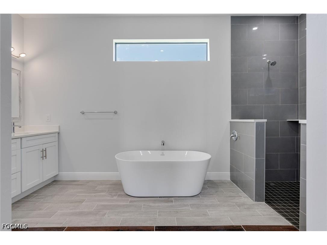 2101 NW 8th Terrace Cape Coral FL 33993 2026014527 image23