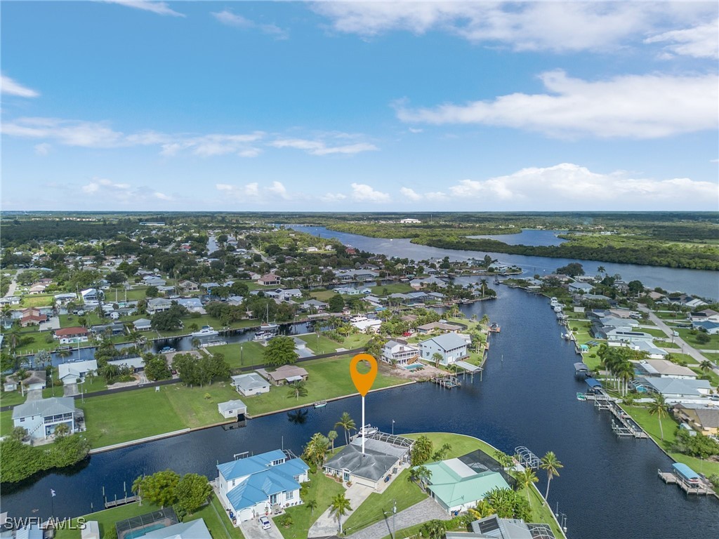 2101 Saint Croix Avenue Fort Myers FL 33905 224070917 image1
