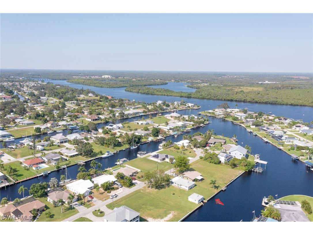 2102 Barbados Avenue Fort Myers FL 33905 223057565 image1