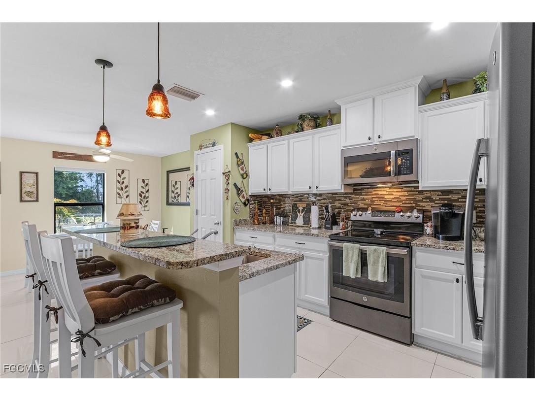 2102 Bolado Parkway Cape Coral FL 33990 2025013213 image10