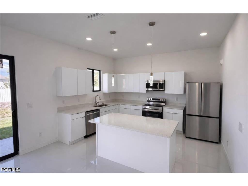 2102 NW 25th Place Cape Coral FL 33993 2026019705 image6
