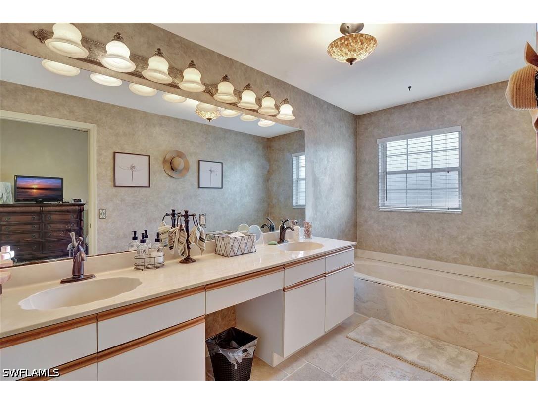 2103 Tama Circle #202 Naples FL 34112 226013719 image19