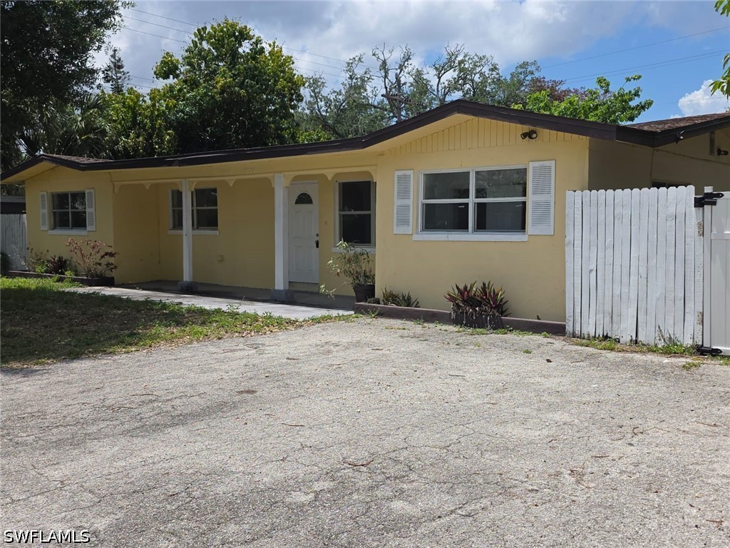 2103 Unity Avenue Fort Myers FL 33901 226016681 image1