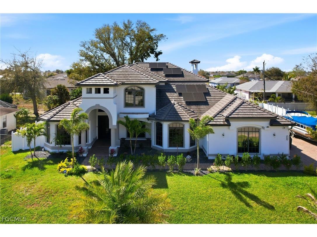 2104 NE 9th Place Cape Coral FL 33909 2026012442 image1