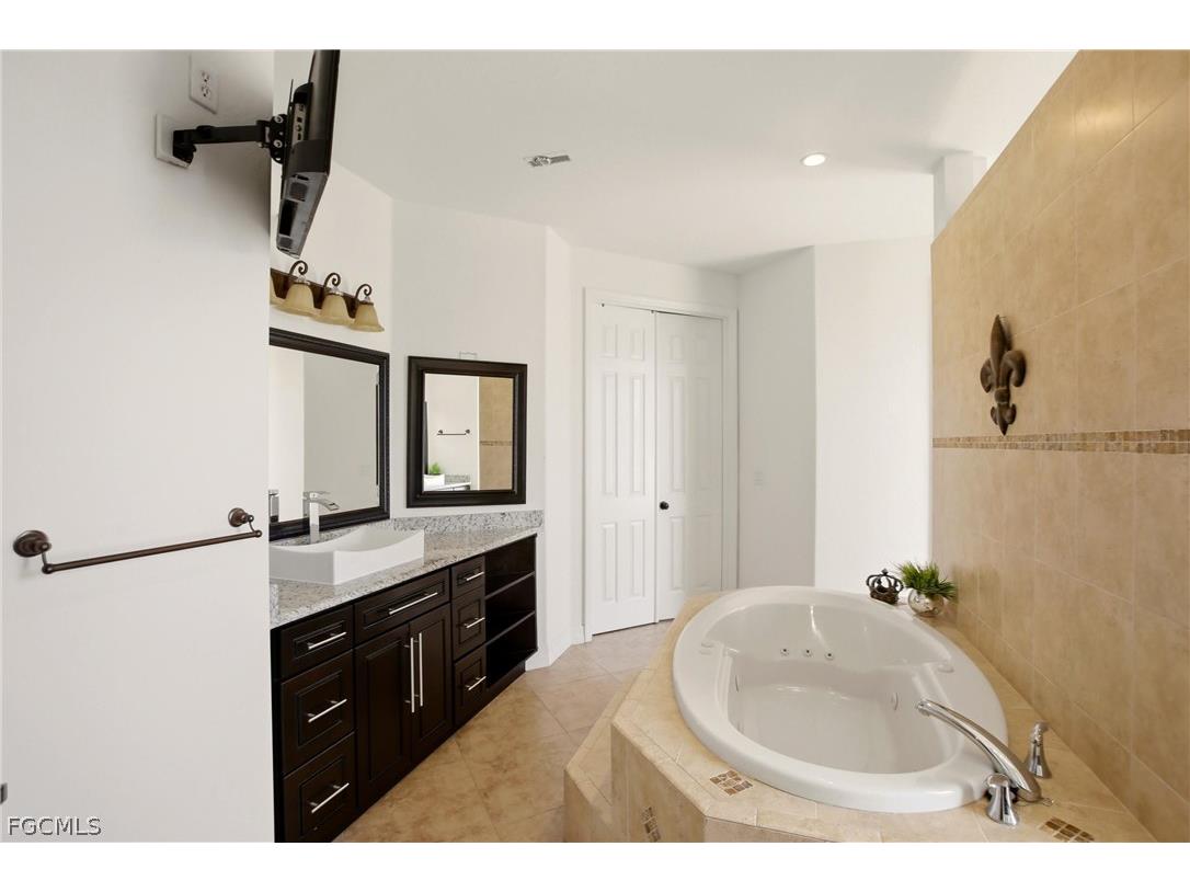 2104 NE 9th Place Cape Coral FL 33909 2026012442 image18