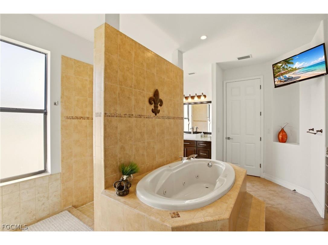 2104 NE 9th Place Cape Coral FL 33909 2026012442 image19