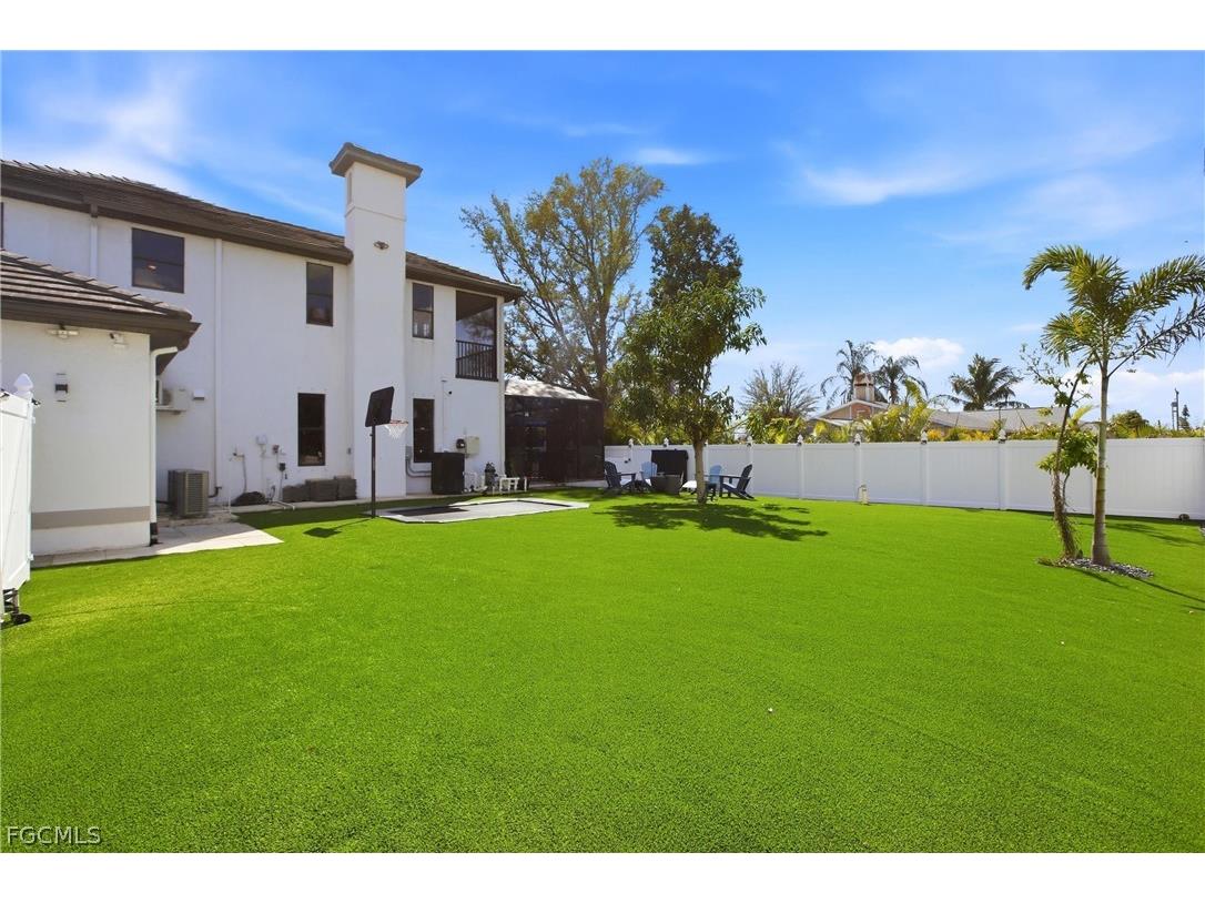 2104 NE 9th Place Cape Coral FL 33909 2026012442 image40