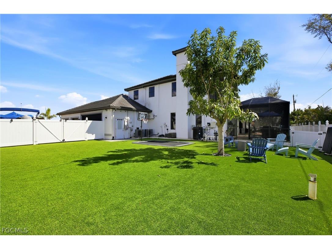 2104 NE 9th Place Cape Coral FL 33909 2026012442 image41