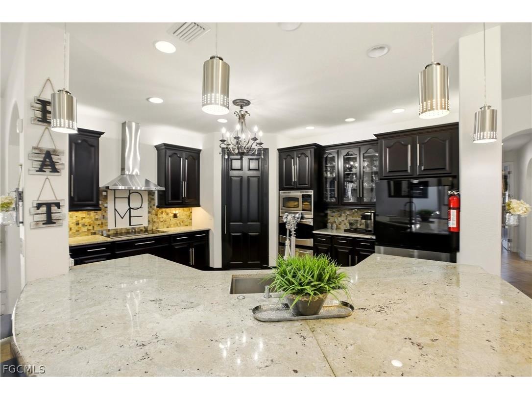 2104 NE 9th Place Cape Coral FL 33909 2026012442 image8