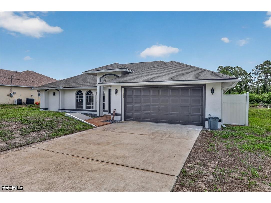 2105 Anita Avenue S Lehigh Acres FL 33976 2026027489 image3
