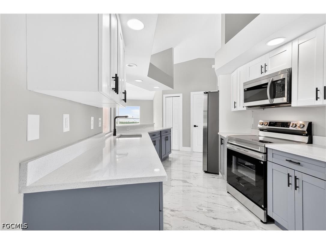 2105 Anita Avenue S Lehigh Acres FL 33976 2026027489 image8