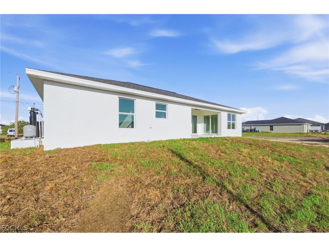 2105 NE 1st Avenue Cape Coral FL 33909 2026010857 image10
