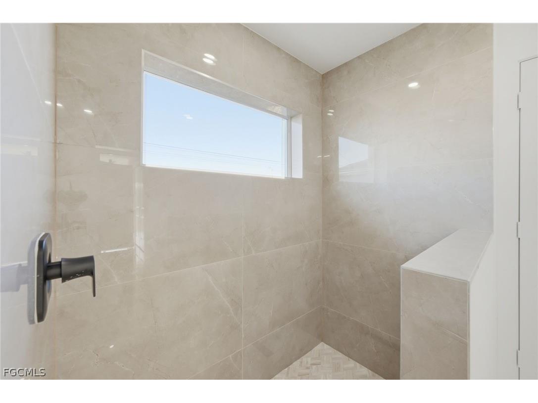 2105 NE 1st Avenue Cape Coral FL 33909 2026010857 image18