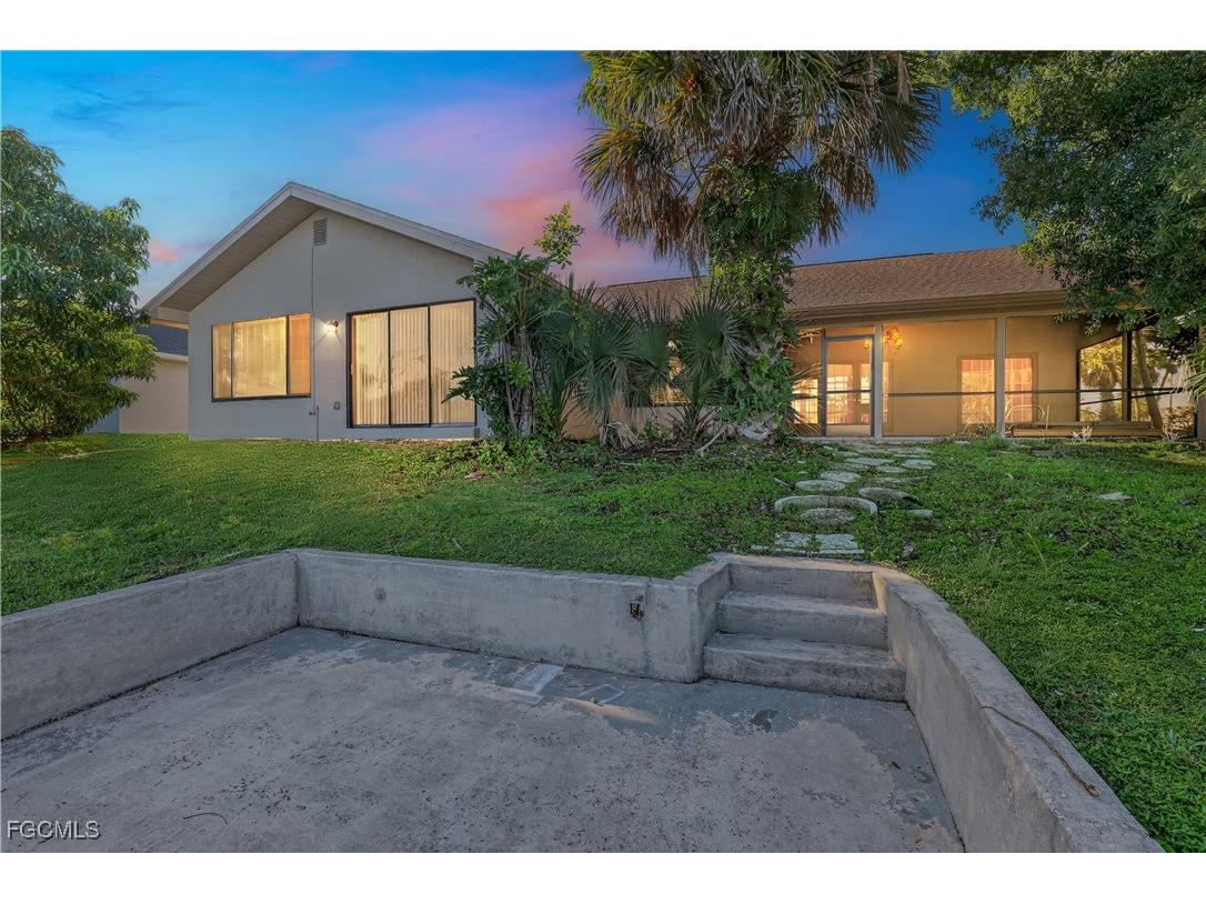 2105 SE 2nd Terrace Cape Coral FL 33990 2025012680 image11