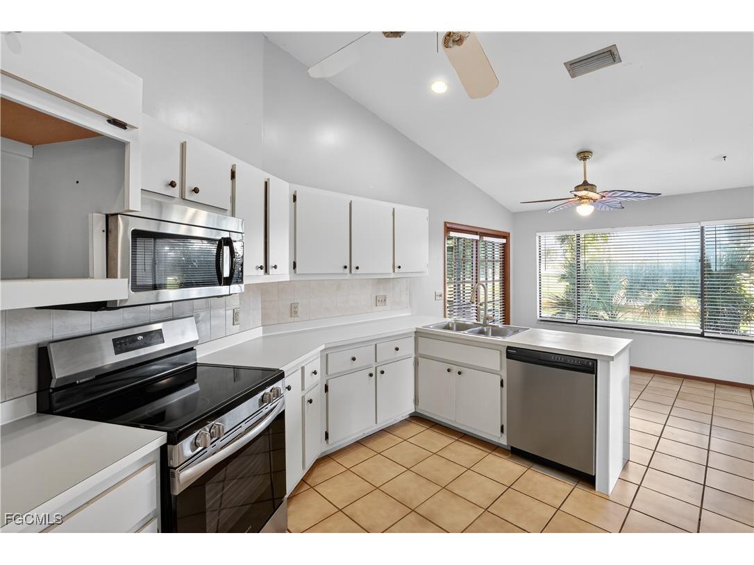 2105 SE 2nd Terrace Cape Coral FL 33990 2025012680 image31