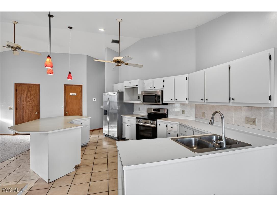 2105 SE 2nd Terrace Cape Coral FL 33990 2025012680 image33