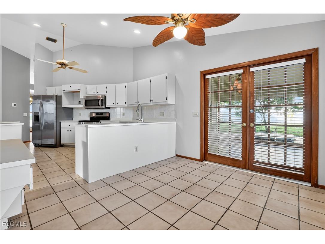 2105 SE 2nd Terrace Cape Coral FL 33990 2025012680 image34