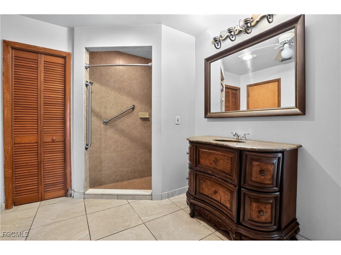 2105 SE 2nd Terrace Cape Coral FL 33990 2025012680 image39