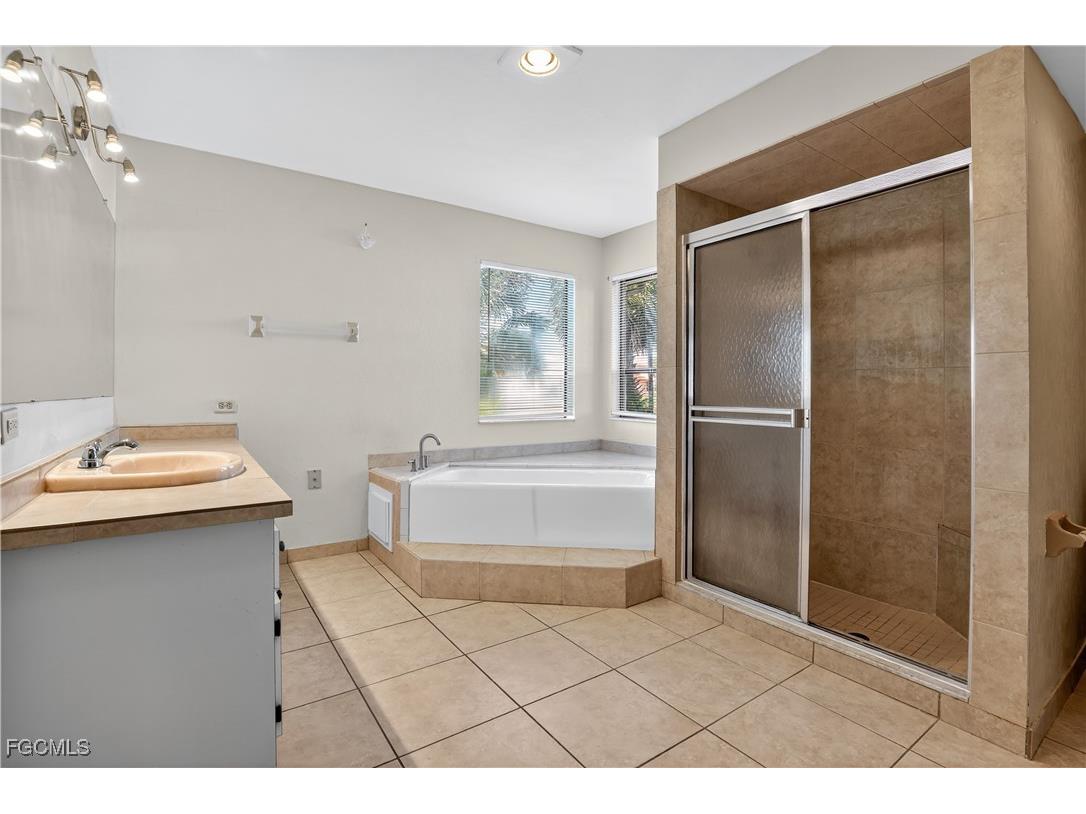 2105 SE 2nd Terrace Cape Coral FL 33990 2025012680 image40