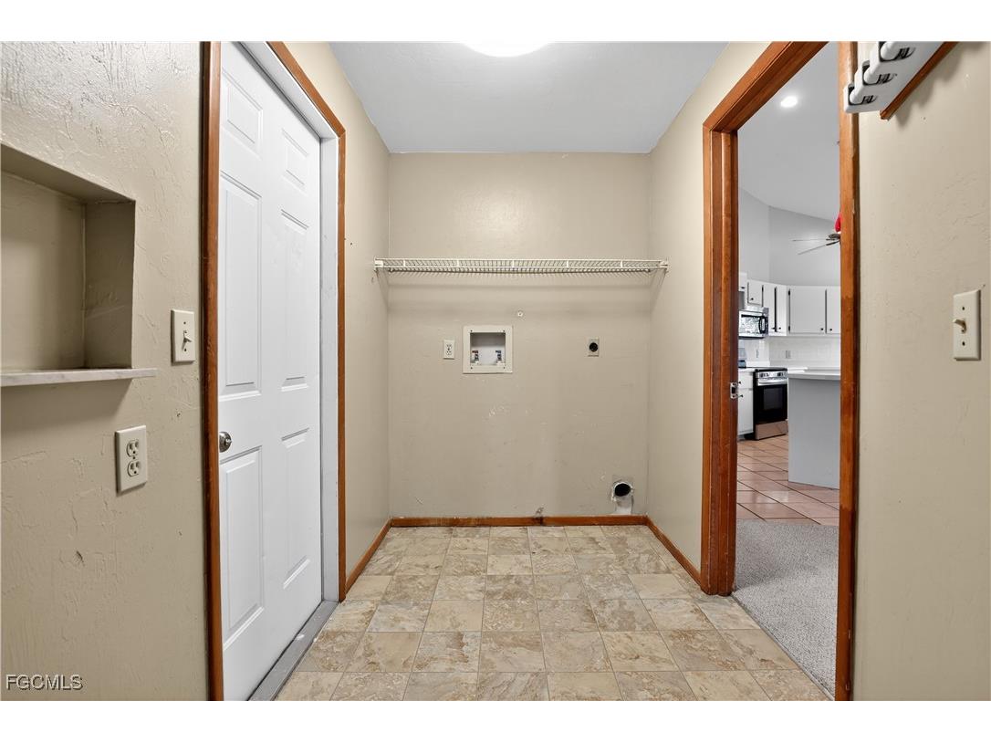 2105 SE 2nd Terrace Cape Coral FL 33990 2025012680 image41