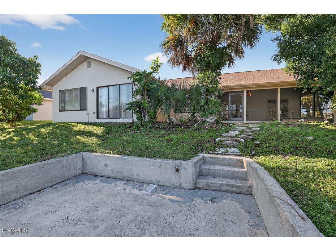 2105 SE 2nd Terrace Cape Coral FL 33990 2025012680 image7
