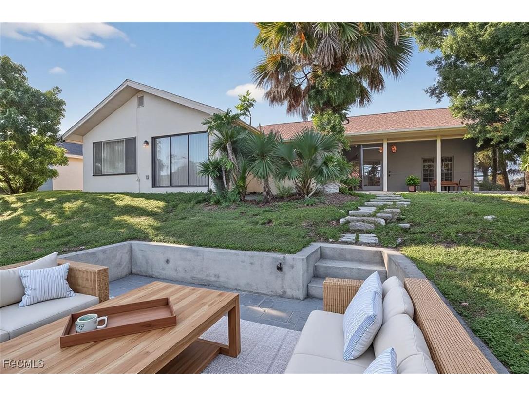 2105 SE 2nd Terrace Cape Coral FL 33990 2025012680 image8