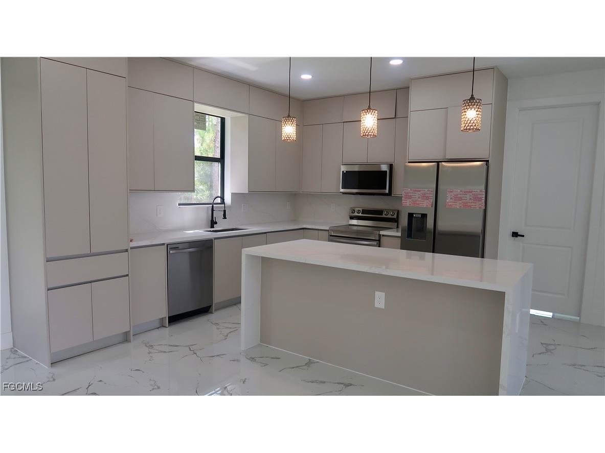 2106 E 13th Street Lehigh Acres FL 33972 2025012501 image4