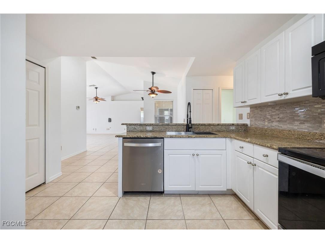 2107 SW 12th Terrace Cape Coral FL 33991 2025017950 image16