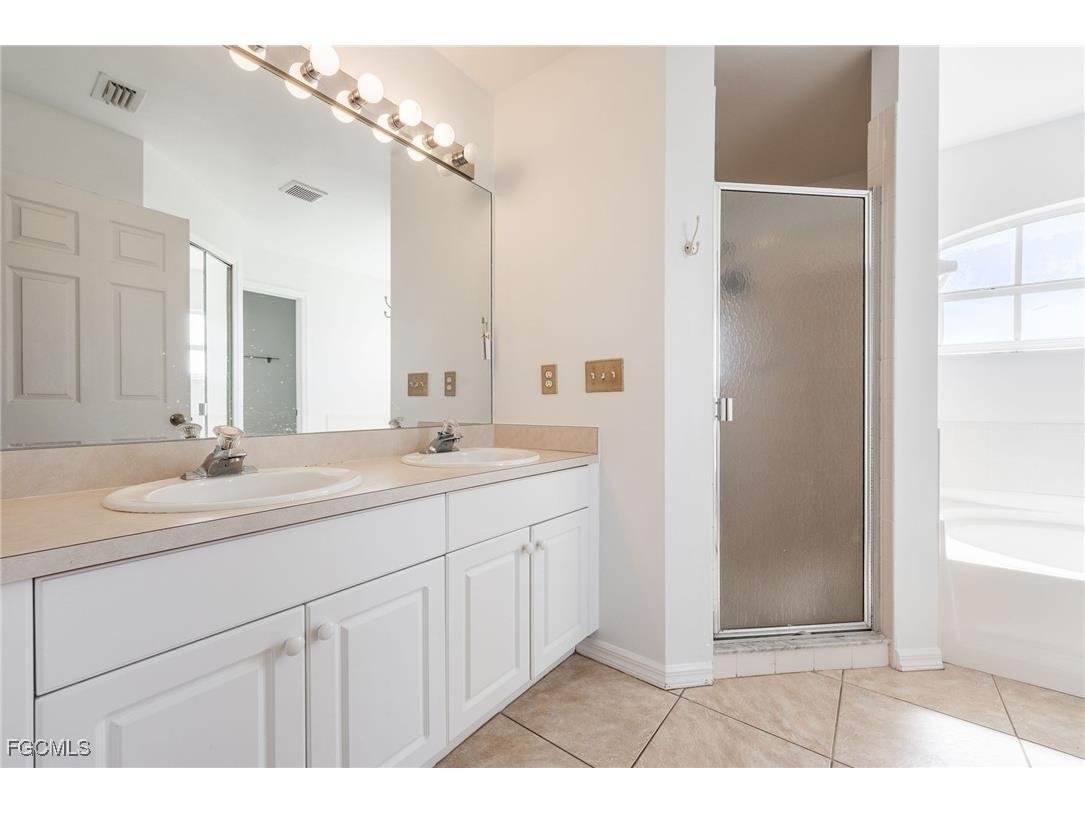 2107 SW 12th Terrace Cape Coral FL 33991 2025017950 image21