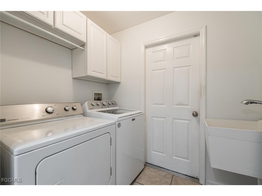 2107 SW 12th Terrace Cape Coral FL 33991 2025017950 image31