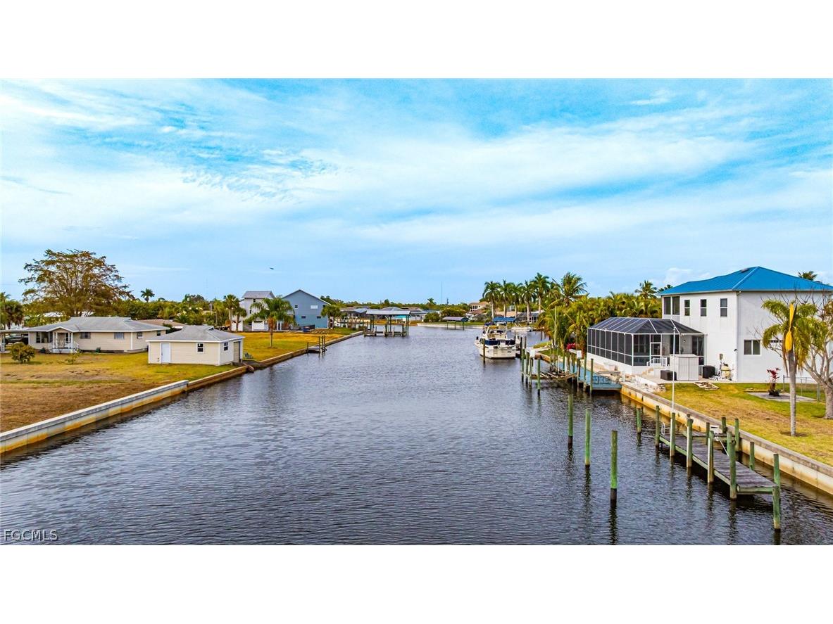 2107 Saint Croix Avenue Fort Myers FL 33905 2026010228 image6