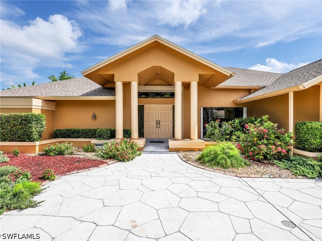 2108 Imperial Golf Course Boulevard Naples FL 34110 226022784 image1